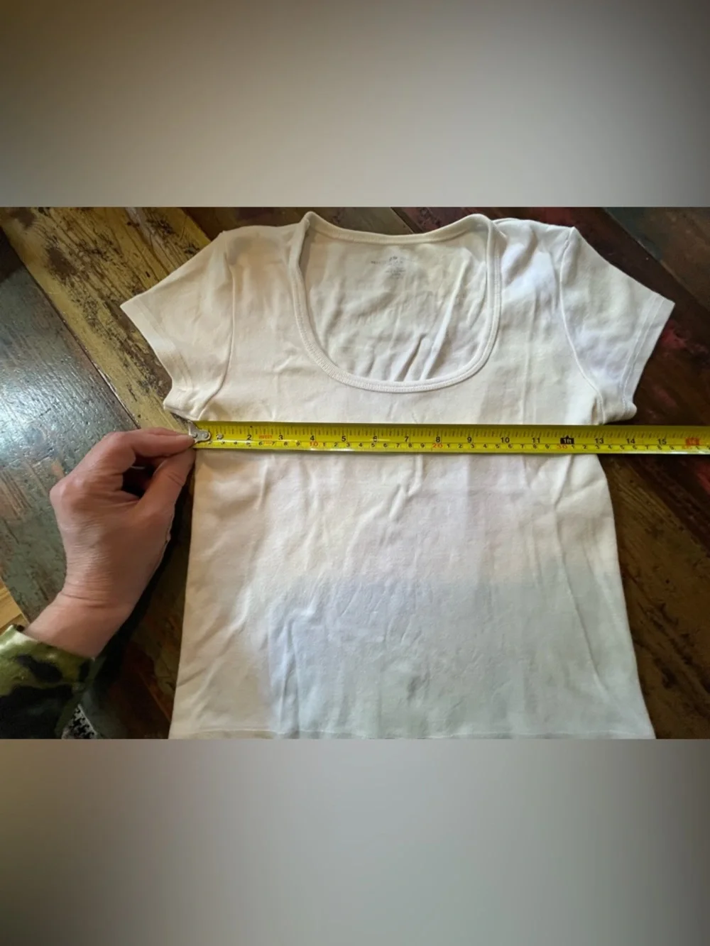 Brandy Melville White Tee - Picture 2 of 5